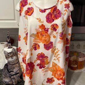 D womens Maggie Sweet sleeveless floral plus size top 1X. EUC